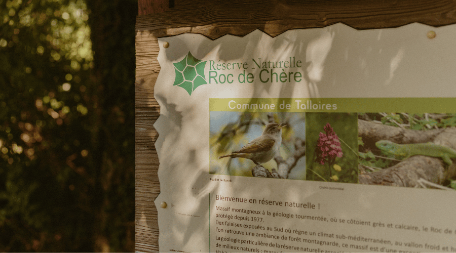 Panneau explicatif de la réserve naturelle du Roc de Chère